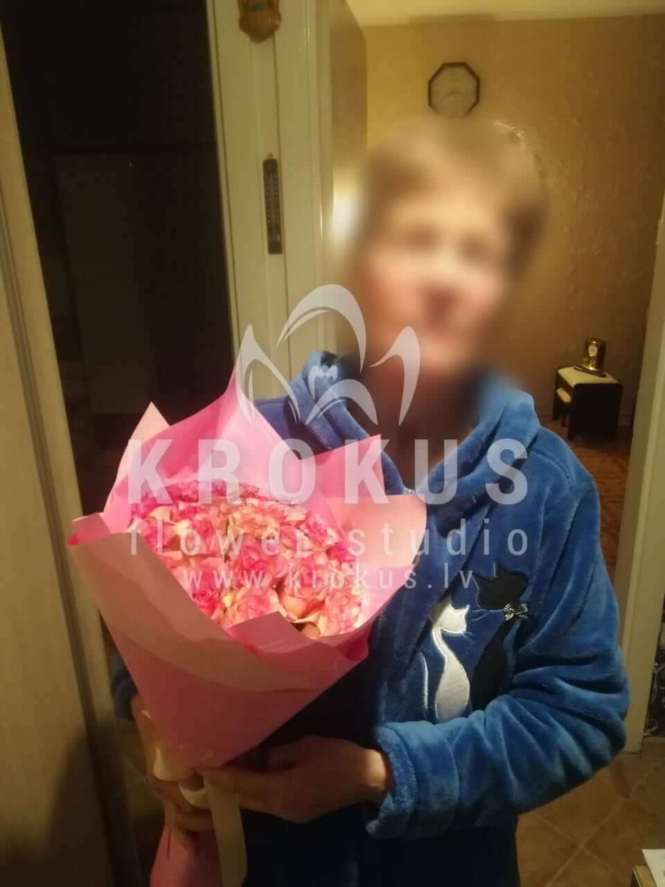 Deliver flowers to Rīga (peonieslisianthuses (eustoma))