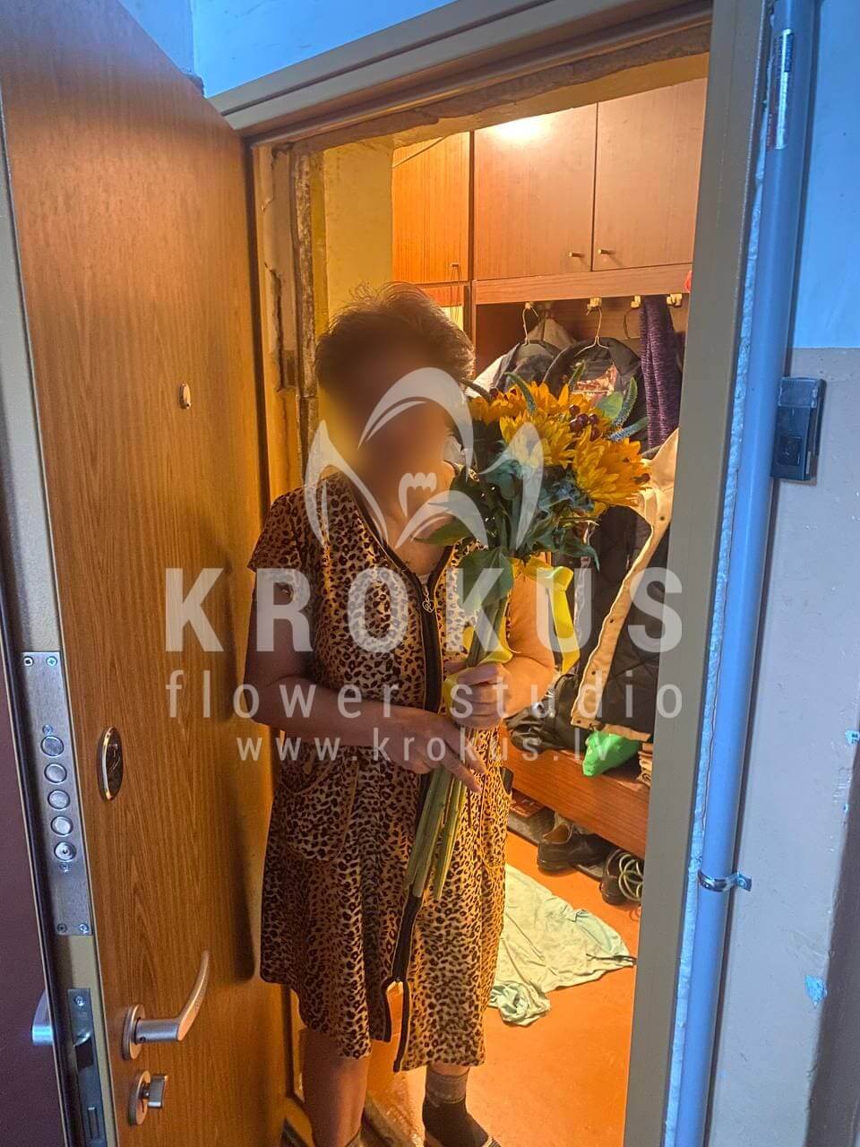 Deliver flowers to Rīga (sunflowershypericumveronica)