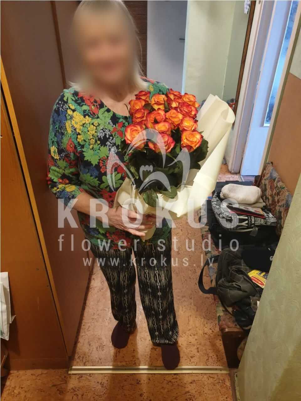 Deliver flowers to Rīga (orange roses)