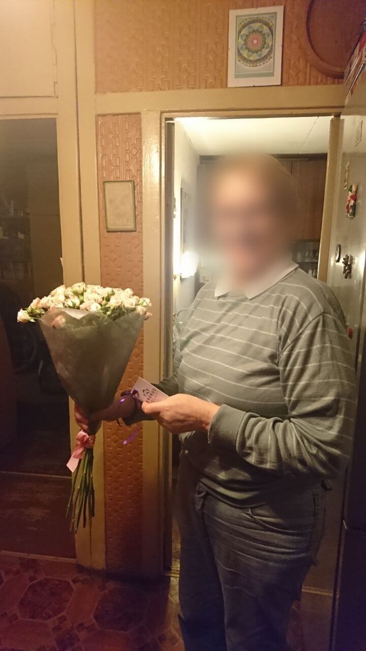 Deliver flowers to Latvia (shrub roses)