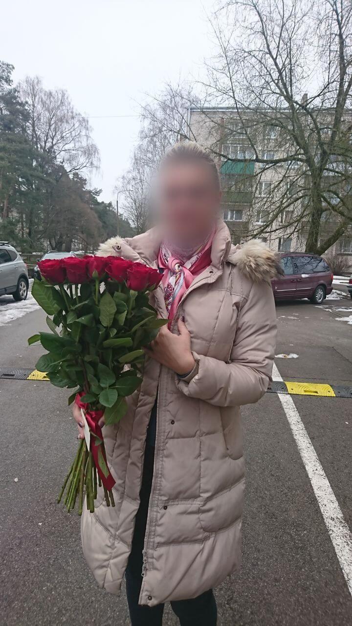 Deliver flowers to Olaine (red roses)