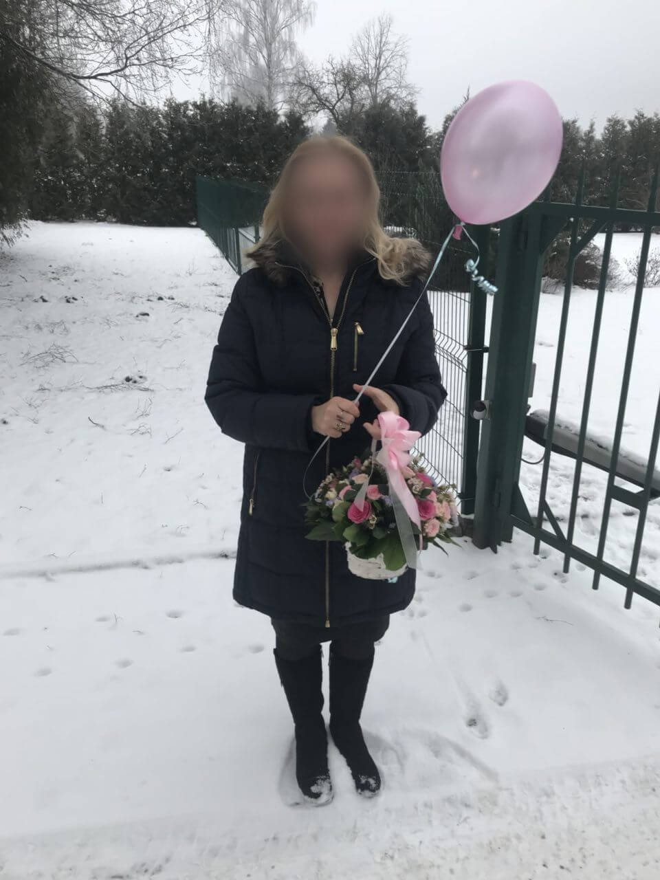 Deliver flowers to Jelgava (shrub rosespink rosescloveswaxflowerstaticesalal)