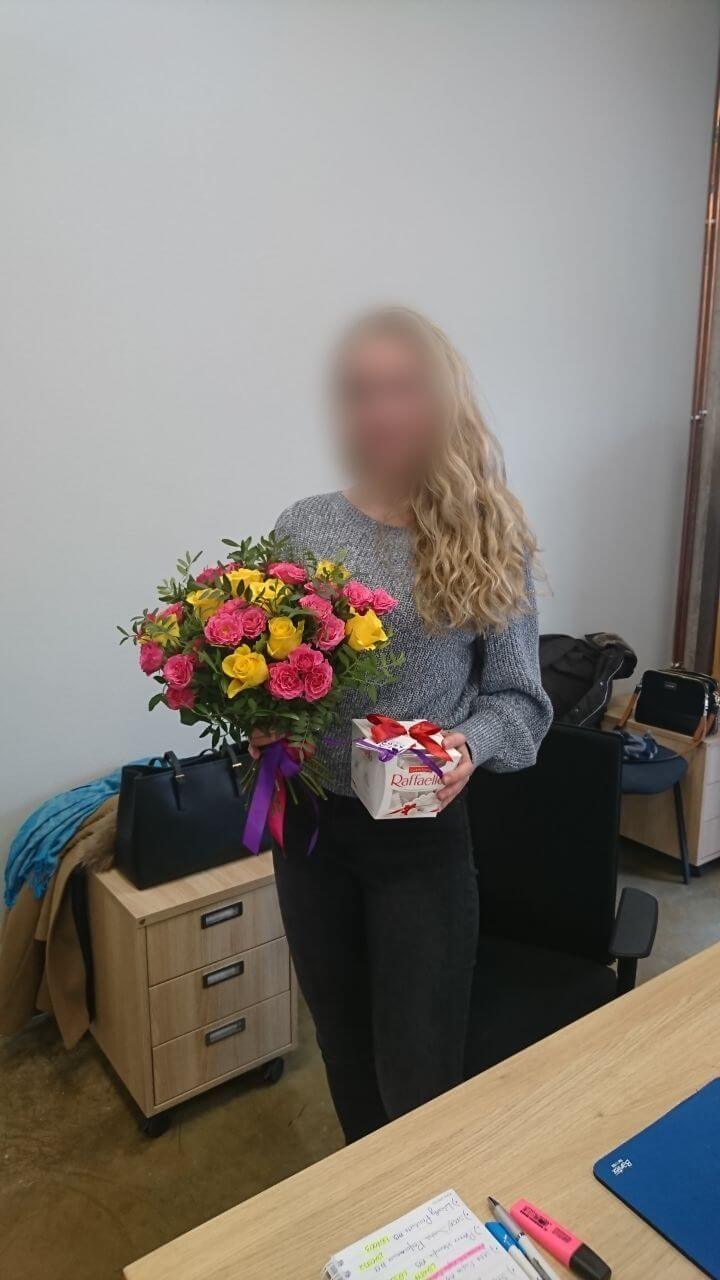 Deliver flowers to Rīga (shrub rosespink rosespistaciayellow roses)