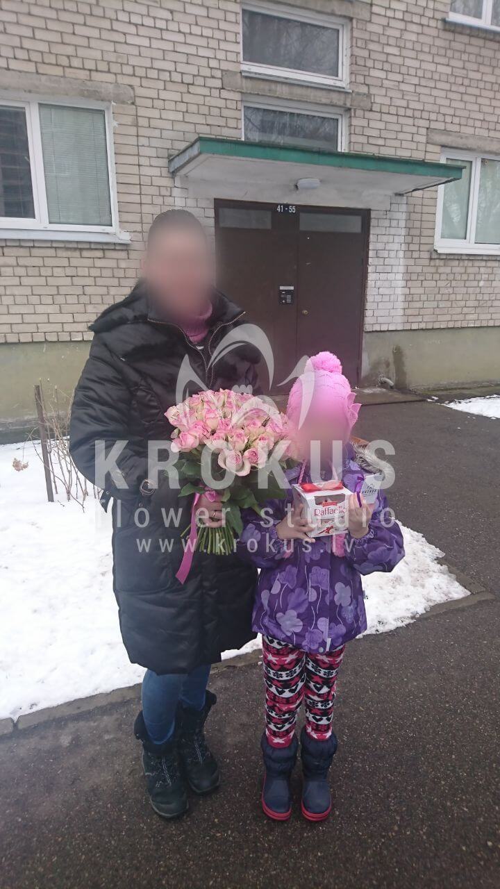 Deliver flowers to Rīga (pink roses)