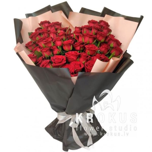 Stylish bouquet of red roses