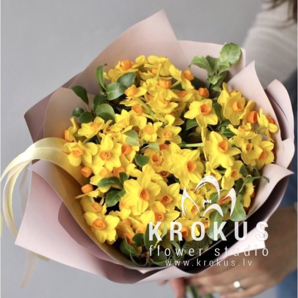 Bouquet of spray daffodils