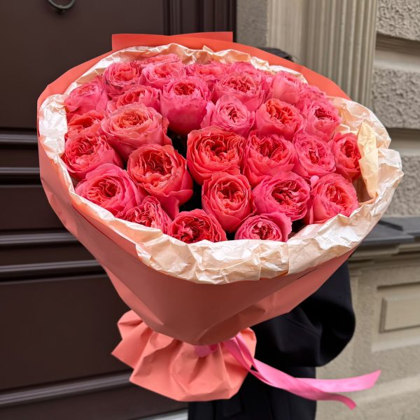 Rozā peonijveida rozes