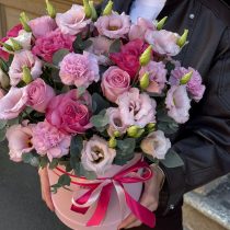 Нежный поцелуй - Лизиантус (эустома), Пионовидная роза, Эвкалипт, Розовая роза, Розовый с круглосуточной доставкой по Риге и Латвии | Krokus.lv