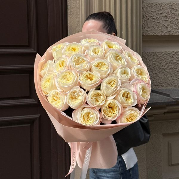 Sviestkrāsas peonijveida rozes