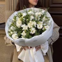 Bouquet of white freesias